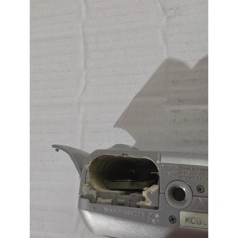Kodak EasyShare CX7310 Digital Camera 3.2 MP 37mm Lens Silver FOR PARTS